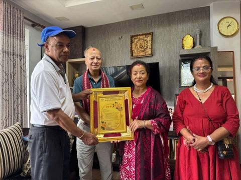 भक्तपुर साहित्यिक समाजद्वारा प्राज्ञ कवि प्रतिसरा साय्‌मि सम्मानित