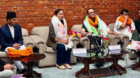 कान्समा जूरी प्राइज विजेता 'एलिफेन्ट्स इन द फग' लाई सरकारद्वारा  पुरस्कृत गर्ने
