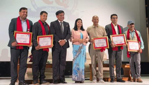 पत्रकारहरुलाई फाेटाेग्राफि तालिम समापनमा  दुई अग्रज व्यक्तित्व सम्मानित